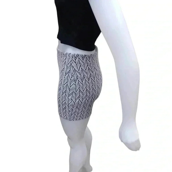 Zara Trafaluc Black & White  Herringbone Stretch Skirt Size Small - Picture 3 of 8